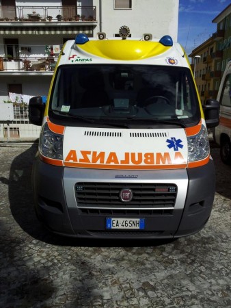 Un mezzo della Croce gialla di Ancona