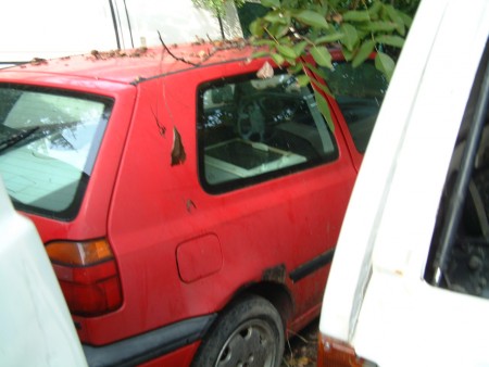 un veicolo in disuso trovato nell'area