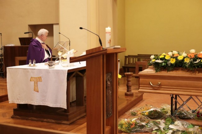 funerale meriggi chiesa cappuccini foto ap (1)