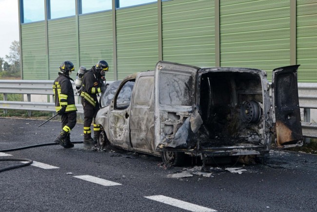 incendio furgone autostrada_foto fdm (7)