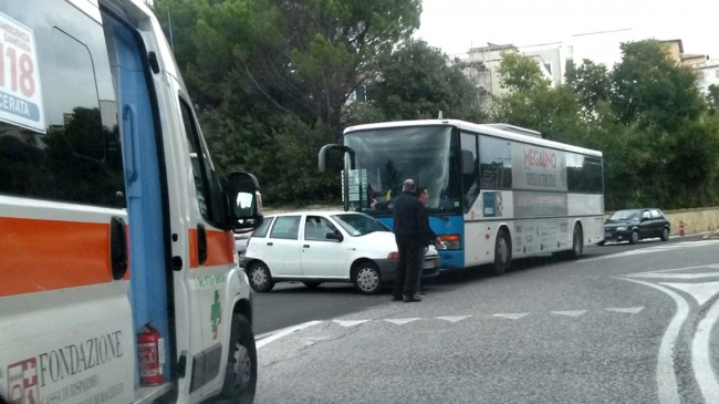 incidente auto pullman (2)