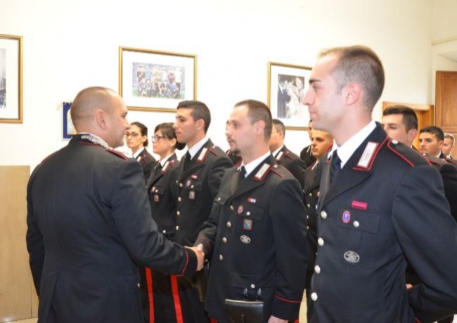 Il colonnello Stefao Di Iulio con i nuovi carabinieri in servizio nella nostra provincia