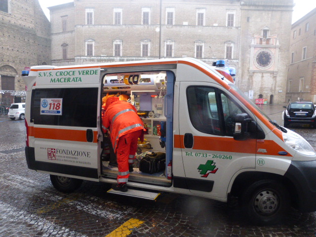 pachistano malore questura macerata3