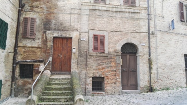 L'edificio di via don Minzoni interessato dallo sgombero