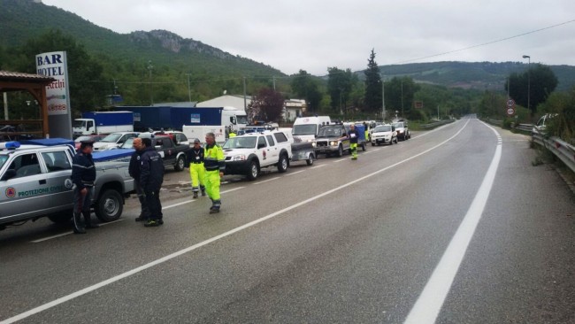I volontari maceratesi scortati dalla polizia