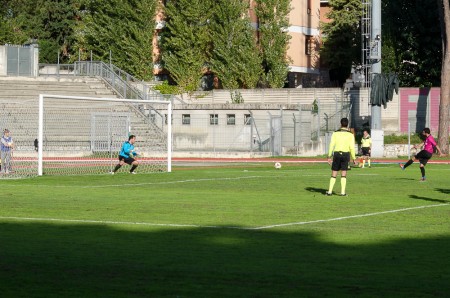 Bellucci trasforma il rigore del pareggio crèmisi