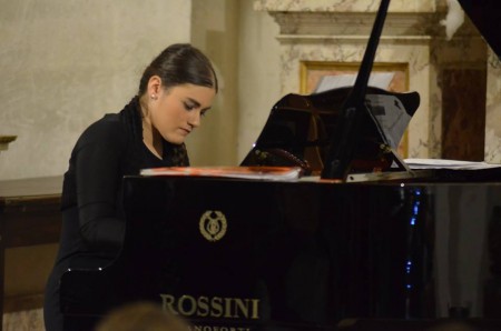 La giovane pianista Elisabetta Tassi, iscritta all'associazione Cerquetelli di Cingoli