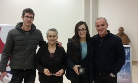 Il diciannovenne Luca Rosetti, la presidente dell'Avis Cingoli Floriana Crescimbeni, la diciottenne Beatrice Falappa e il vice presidente Rosanno Banchetti