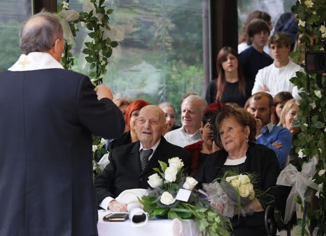 La cerimonia con don Alberto Spito