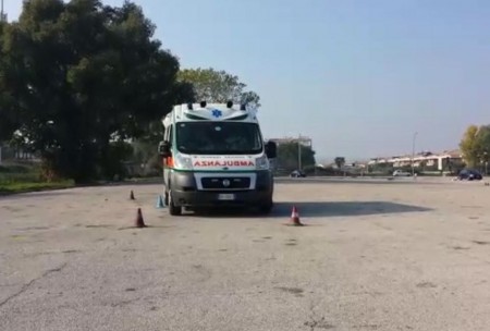 La lezione pratica per guidare l'ambulanza