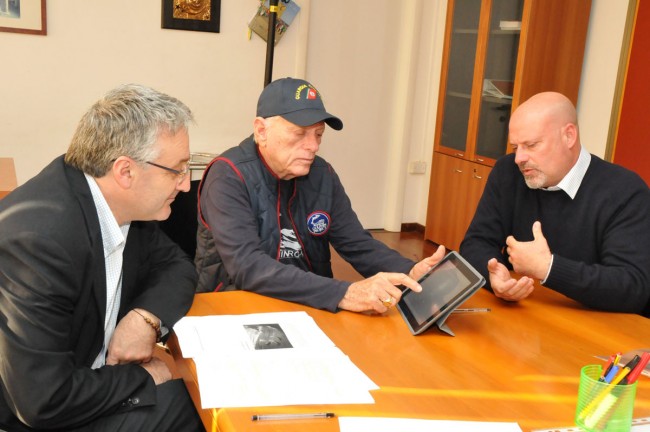 O'Barry descrive il progetto all'assessore Sciapichetti