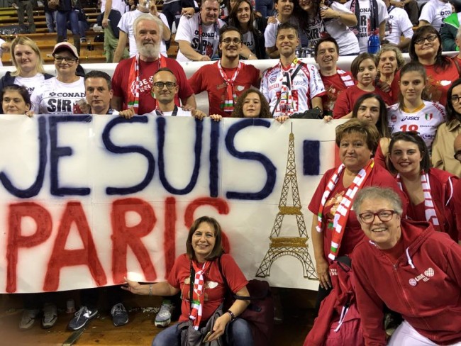 I tifosi di Lube e Perugia vicini alla Francia dopoo il grave attentato subìto