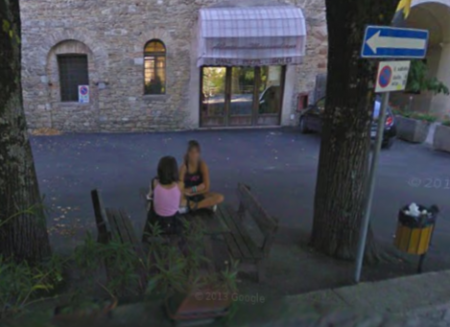 L'amata panca in un'immagine risalente al 2013