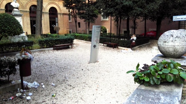 Sporcizia loggia del grano macerata_Foto LB (5)