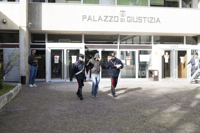 arresto tribunale aggressione carabiniere al nest foto ap (3)