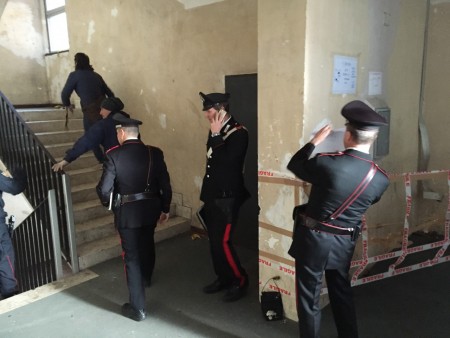 Carabinieri all'Hotel House (foto d'archivio)
