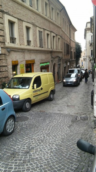 camion bloccato mattina 2