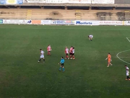 Il Matelica festeggia la vittoria contro il Campobasso