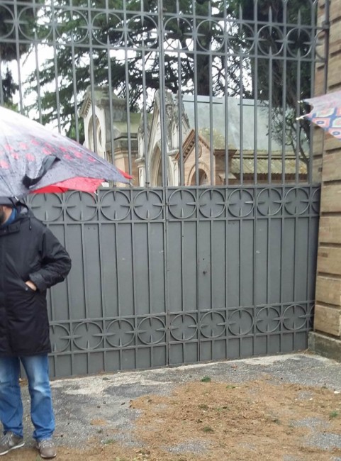 Il cimitero chiuso