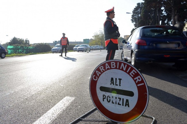 Il posto di blocco dei carabinieri a Civitanova