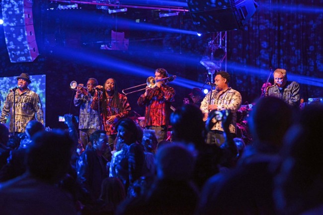 earth wind & fire experience - live al donoma - civitanova (9)