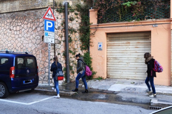 fogna rotta via manzoni macerata_Foto del brutto (4)