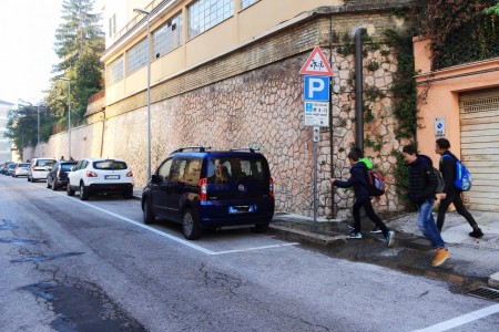 fogna rotta via manzoni macerata_Foto del brutto (5)