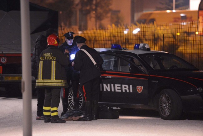 I carabinieri intervenuti nel parcheggio