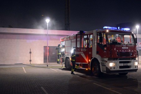 I vigili del fuoco arrivati per l'incendio