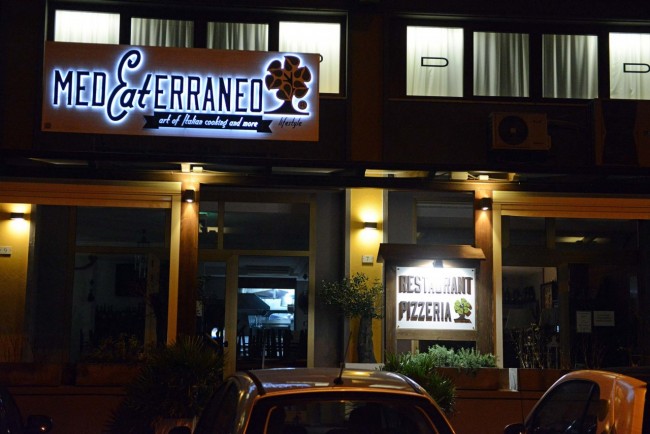 furto ristorante medEATerraneo - ingresso - civitanova