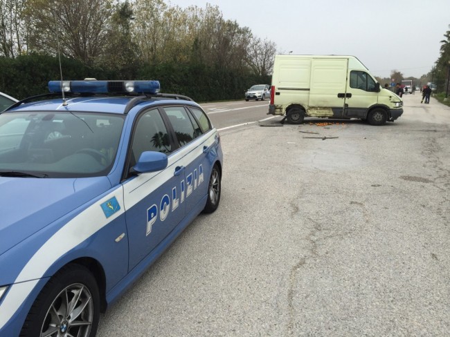 Incidente - auto nel laghetto del babaloo - porto potenza
