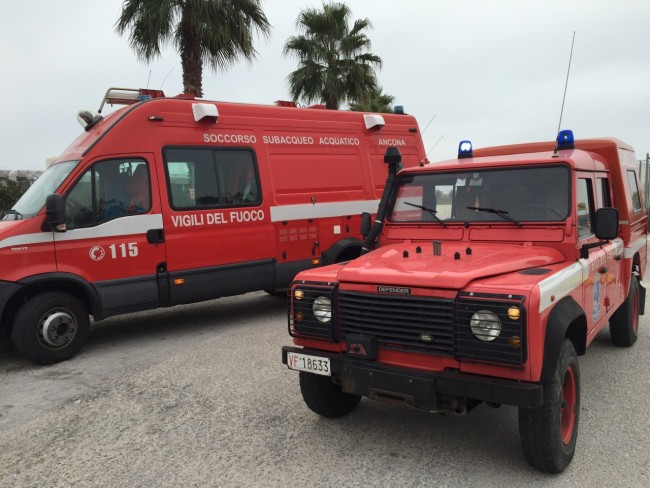 Incidente - auto nel laghetto babaloo - sommozzatori