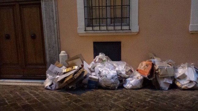 immondizia rettorato (1)