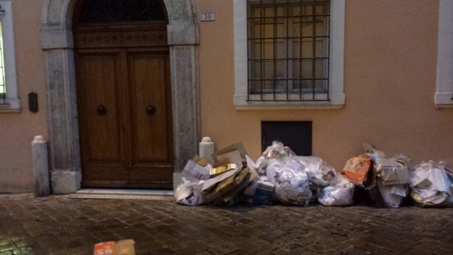 immondizia rettorato (2)