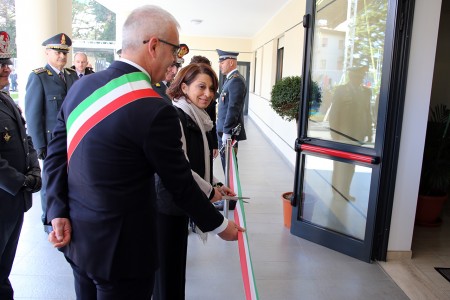 Il prefetto Roberta Preziotti taglia il nastro