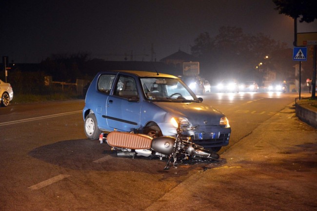 incidente-auto-moto-via-edmondo-de-amicis-civitanova-3