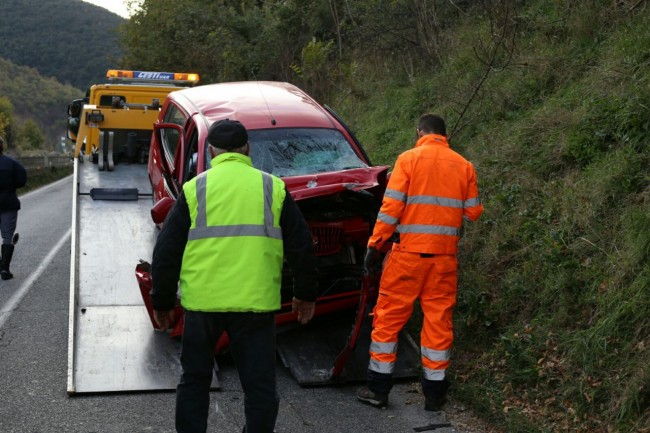 incidente frontale auto tir san severino_foto AP (10)