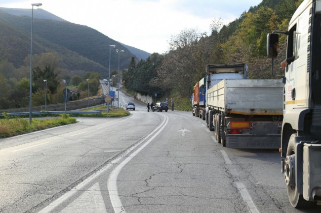 incidente frontale auto tir san severino_foto AP (2)