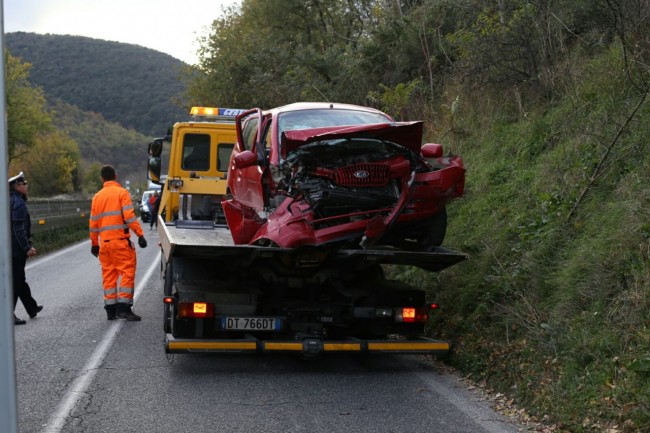 incidente frontale auto tir san severino_foto AP (8)