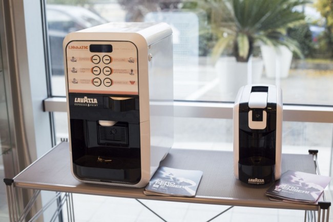 liomatic cialdatua caffè lavazza via velluti foto ap (6)