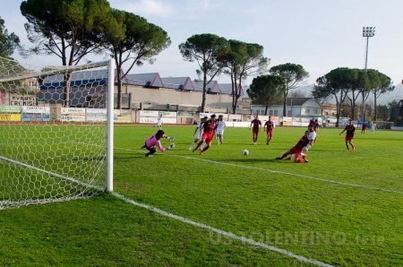 Mongiello sigla il gol del vantaggio crèmisi