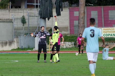 Il portiere Palmieri viene espulso per fallo da ultimo uomo