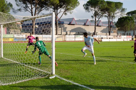 Mongiello sbaglia di testa il possibile gol del vantaggio