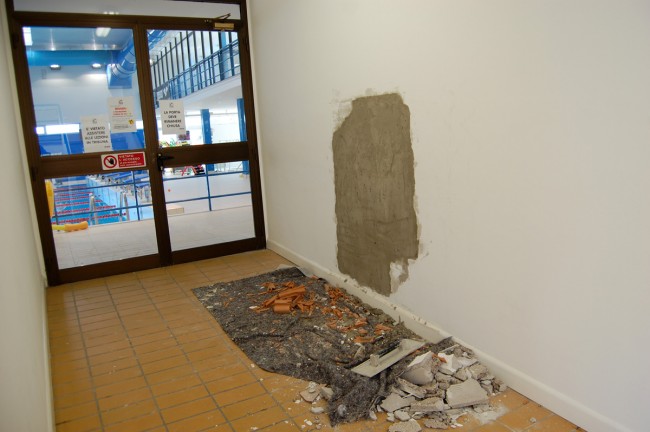 vandali piscina tolentino (12)