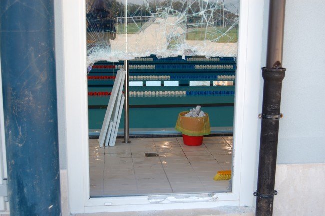 vandali piscina tolentino (38)