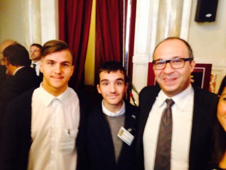 I ragazzi con il sottosegretario all'Istruzione Stefano Faraone