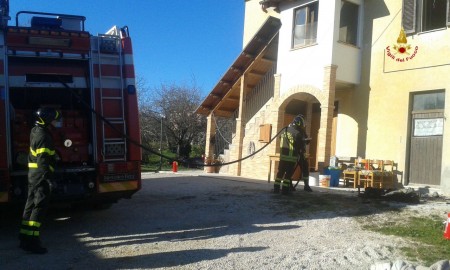 incendio cingoli divano