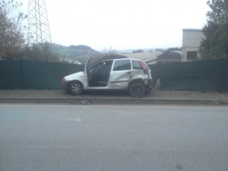 La Fiat Punto parcheggiata
