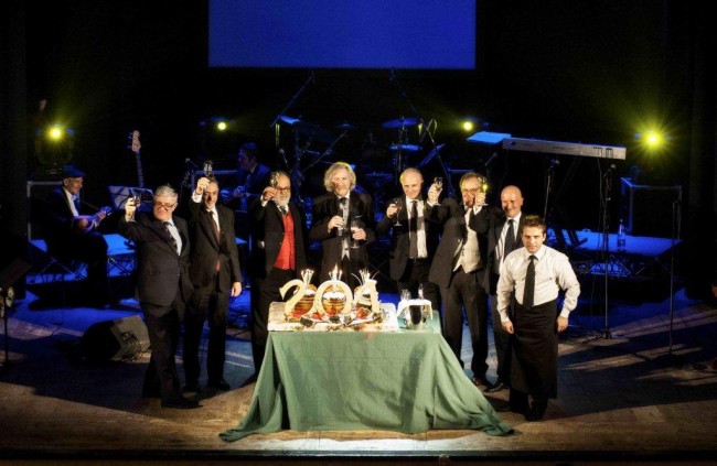 Il brindisi per i 204 anni
