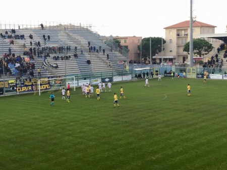 Una fase del match tra Fermana e Recanatese